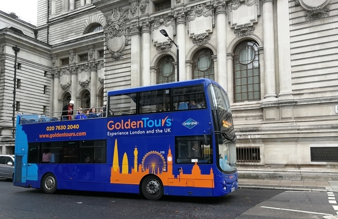 华程国旅何勇：欧洲跟团游、自由行游客青睐旅游观光巴士