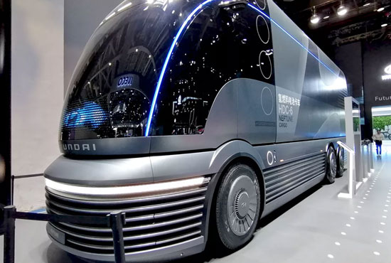 现代商用车进博会展示氢燃料电池卡车技术