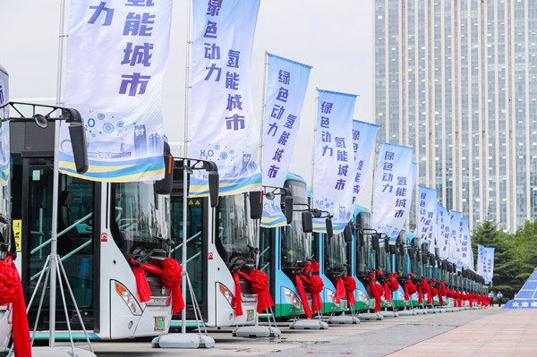 氢动未来，又一批中通氢燃料客车交付潍坊！
