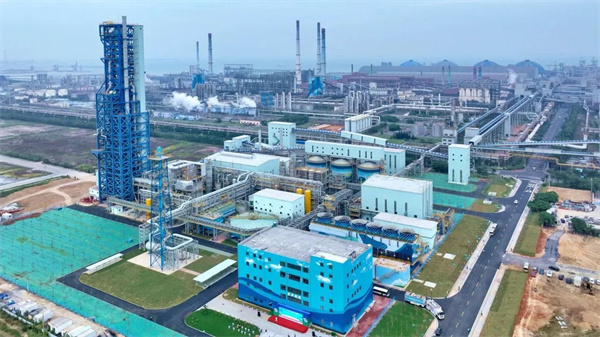 国内首套百万吨级氢基竖炉在湛江钢铁点火投产