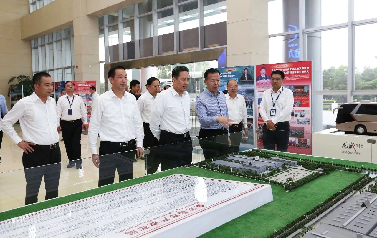 持续推进科技创新 服务交通强国建设——交通部部长李小鹏到金龙客车调研