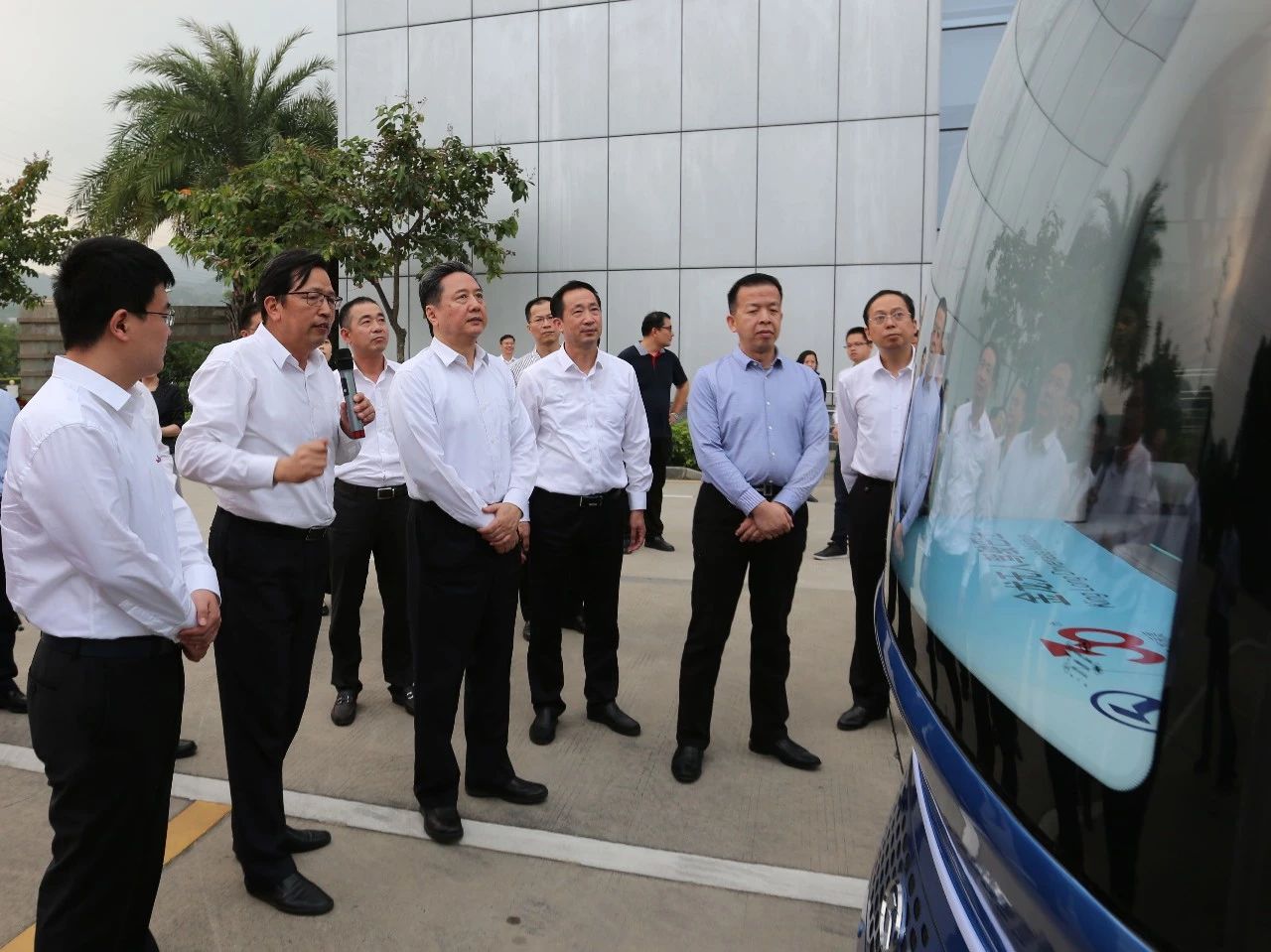 持续推进科技创新 服务交通强国建设——交通部部长李小鹏到金龙客车调研