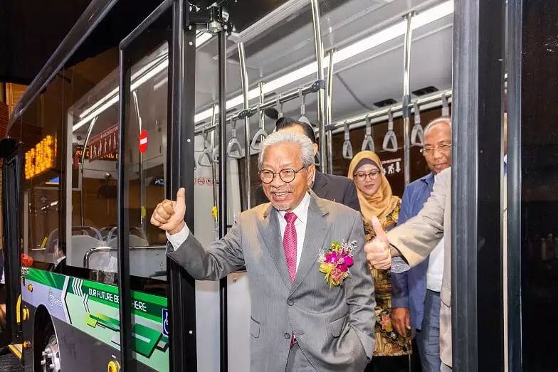 中车电动巴士开进马来西亚啦，感受一下热带风光！