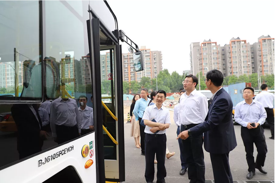 打好首都蓝天保卫战，北京市经信局领导考察亿华通自主燃料电池发动机