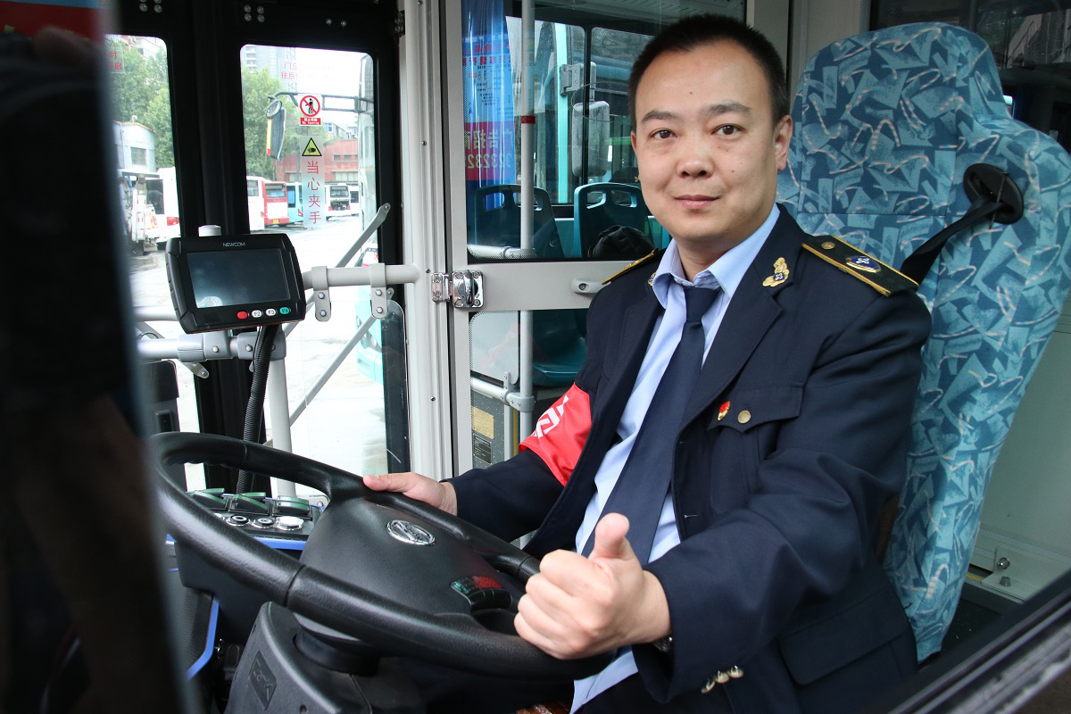 西安公交车司机照片图片