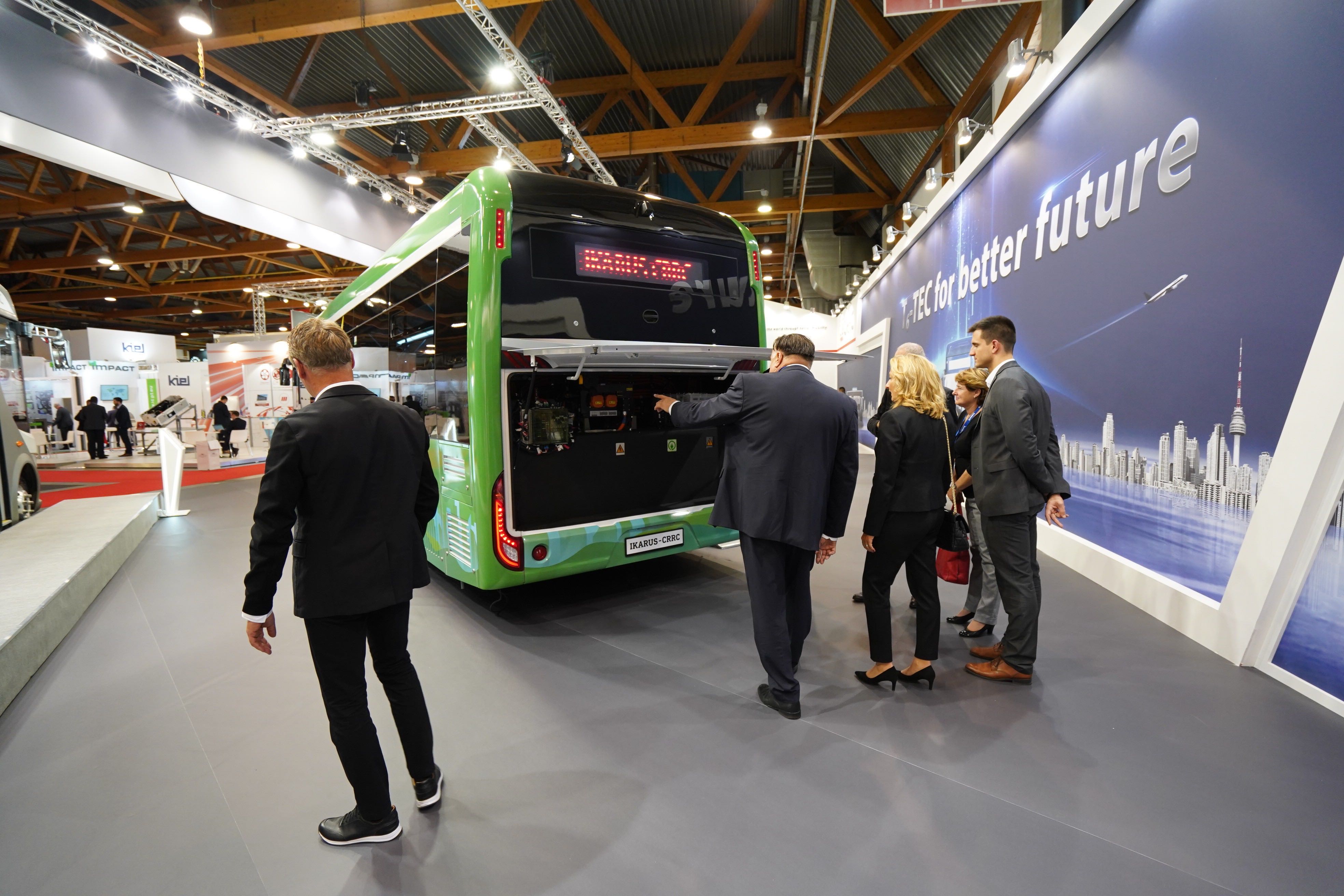 全球首发！中国中车搭载智慧电池的“新巴客2.0”亮相欧洲