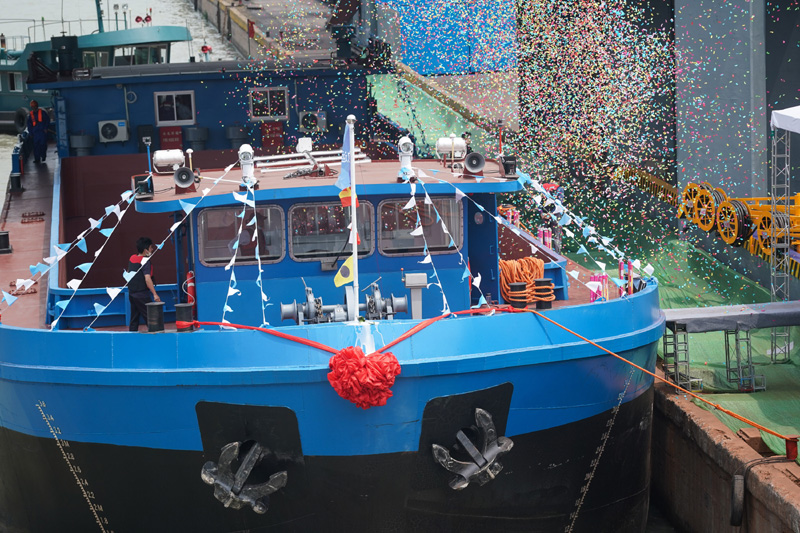 长江流域首艘千吨级纯电动货船在常州试航，长江货运进入“绿色能源”新时代