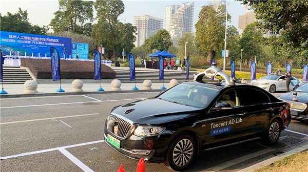 广州海珠区首批自动驾驶测试道路投入启用，腾讯L4级别测试车参与首试