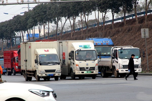 多地放宽货车限制措施 扶持货车进城