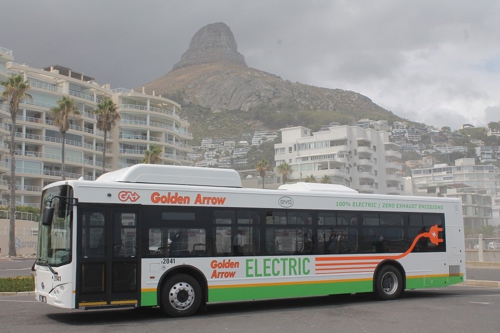 比亚迪驶进“彩虹之国”，打造南部非洲首批正式运营的纯电动大巴