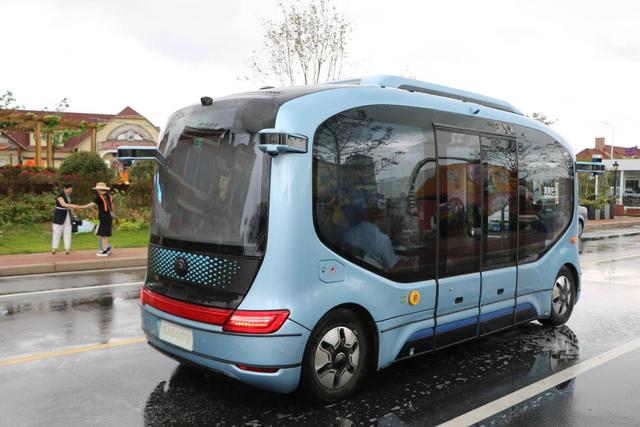 青岛真情巴士面向市民开展自动驾驶公交试乘活动
