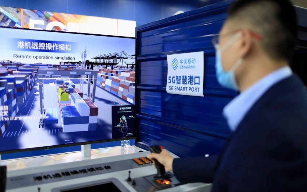 5G智慧驾舱遥控800公里外工程车，多项5G+交通设备亮相北京