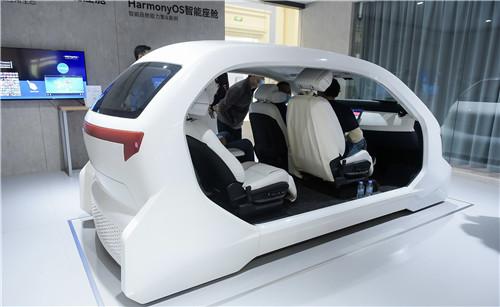 鸿蒙“上车”：设备数超1.5亿史上最快，智能座舱最快年底上市
