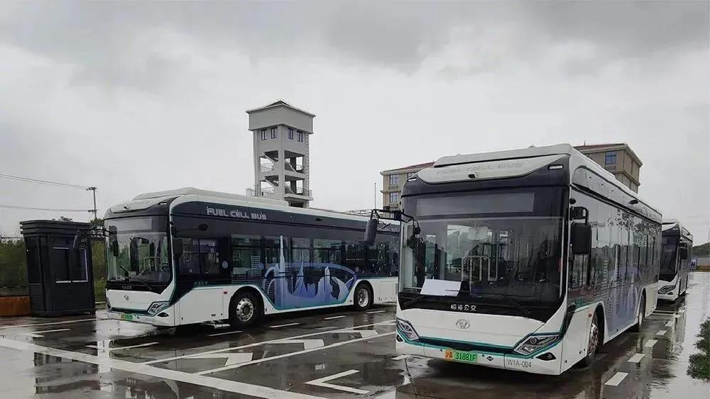 搭载上燃动力燃料电池系统——上海临港片区首条氢能公交正式投运
