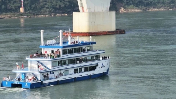 国内首艘！“三峡氢舟1”号在宜昌成功首航