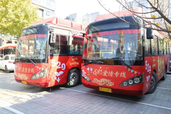 公交婚车爆红，助力公交推广多元运营新模式