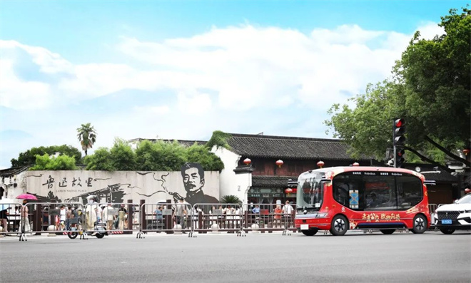 告别“司机时代”？中国自动驾驶公交突围