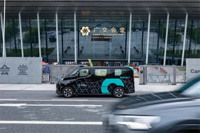 告别“司机时代”？中国自动驾驶公交突围